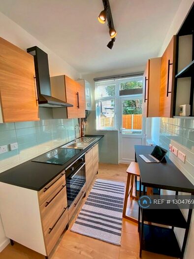 1 Bedroom Flat To Rent In Fleetwood Avenue, Westcliff-On-Sea, SS0