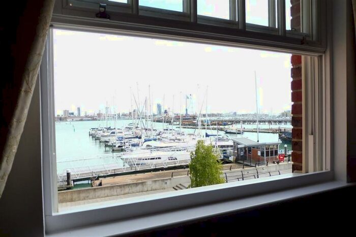 2 Bedroom Apartment To Rent In Salt Meat Lane, Gosport, PO12