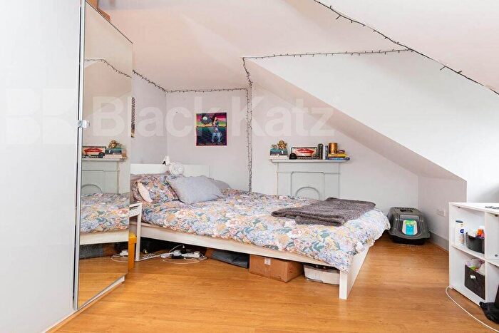 6 Bedroom Flat To Rent In Parolles Road, Archway, N19