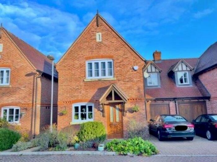 4 Bedroom Semi-Detached House To Rent In Matthews Close, Earley, RG6