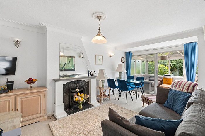 2 Bedroom Flat For Sale In Florence Close, Hornchurch, RM12