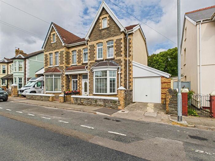 4 Bedroom Semi-Detached House For Sale In South Road, Porthcawl, CF36