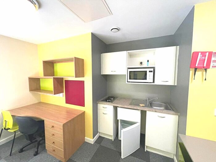 Apartment To Rent In College House, Bridge Road, Alm Rock, B8