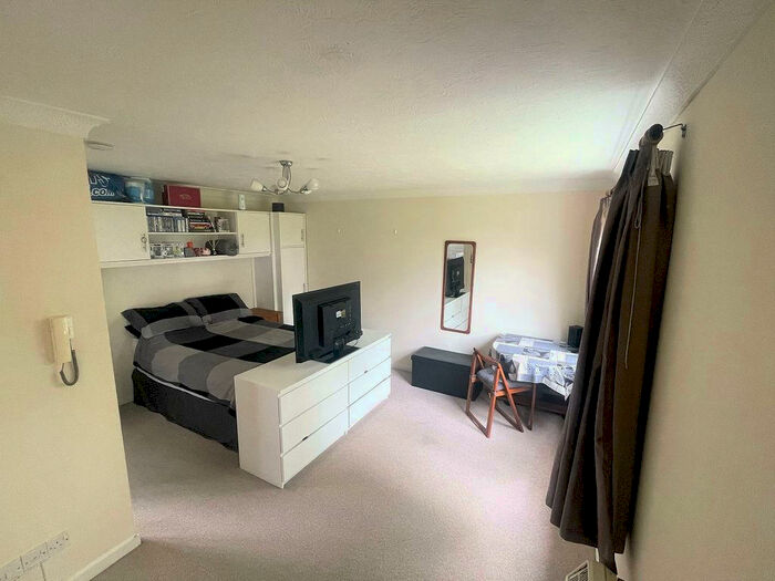 Studio To Rent In Burlington Court, North East Road, Southampton, Hampshire, SO19
