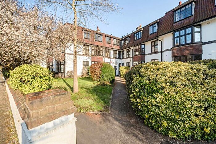 2 Bedroom Apartment For Sale In Surbiton Crescent, Kingston Upon Thames, KT1