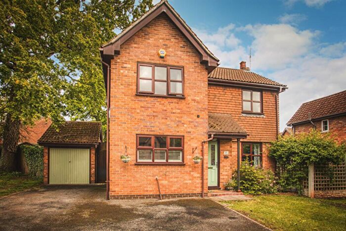 3 Bedroom Detached House For Sale In Bishops Drive, Oakwood, Derby, DE21