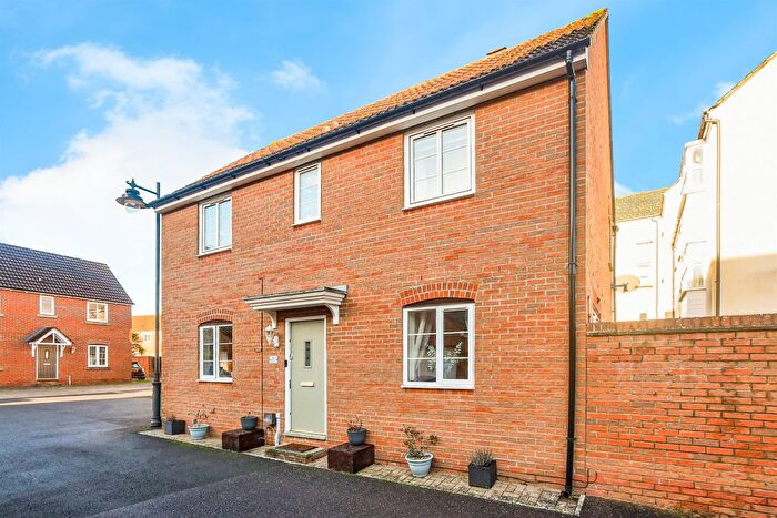3 Bedroom Detached House For Sale In Grayling Close, Calne, SN11