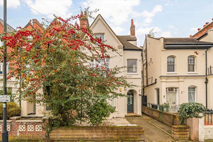 3 Bedroom Flat To Rent In Romola Road, Herne Hill, SE24