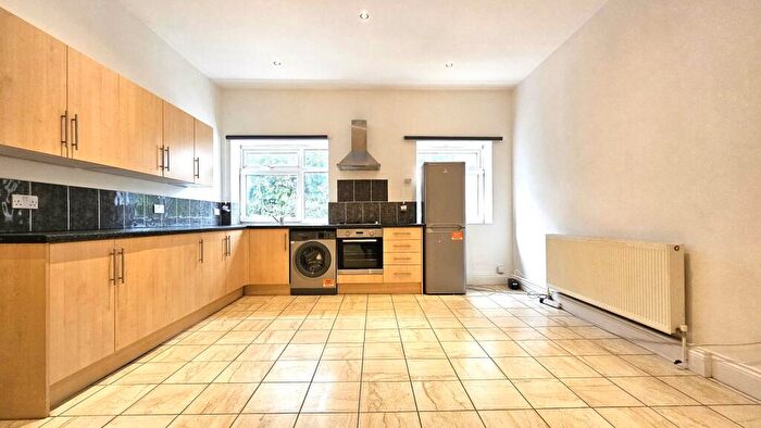 2 Bedroom Apartment To Rent In Addington Road, Selsdon, CR2