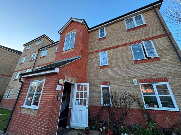 2 Bedroom Flat To Rent In Morris Court, Enfield, EN3