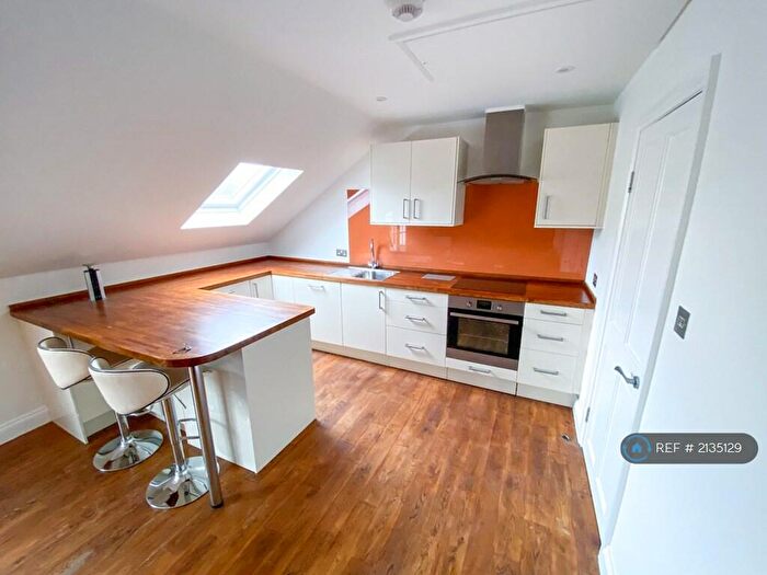 2 Bedroom Flat To Rent In Hanover Park, London, SE15