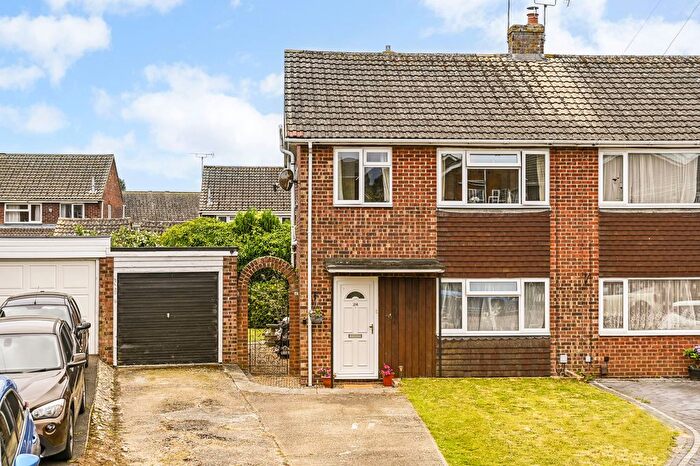 3 Bedroom Semi-Detached House For Sale In Hayward Close, Willesborough, TN24