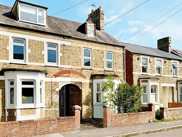 5 Bedroom Semi-Detached House For Sale In Bullingdon Road, Oxford, OX4