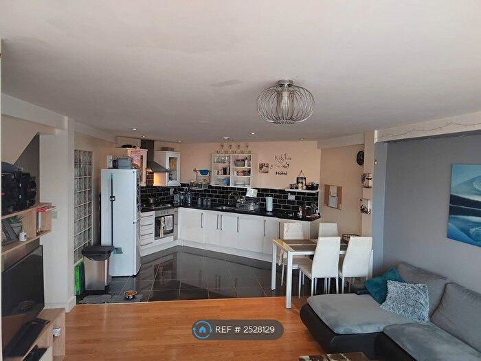 2 Bedroom Flat To Rent In Burslem, Stoke-On-Trent, ST6