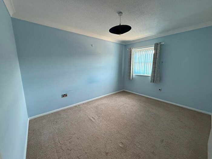 2 Bedroom Apartment To Rent In Floriston Gardens, New Milton, BH25