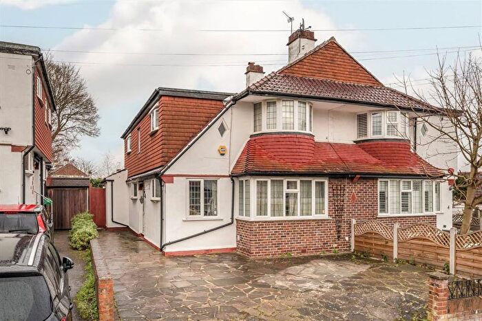 4 Bedroom Semi Detached House For Sale In Exford Gardens, Lee, SE12