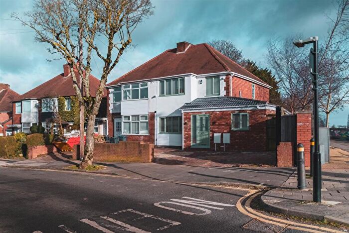 3 Bedroom House To Rent In Lockwood Road, Birmingham, B31