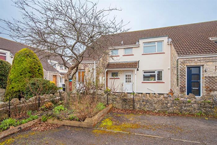 2 Bedroom Flat To Rent In St. Marks Close, Keynsham, BS31