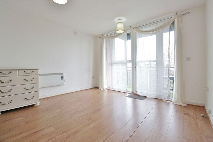 1 Bedroom Flat To Rent In Langhorn Drive, Challenge Court Langhorn Drive, TW2