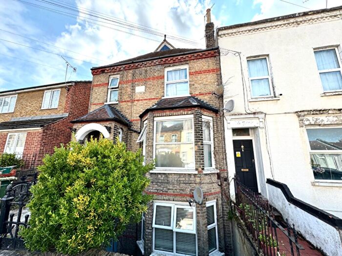 3 Bedroom Maisonette For Sale In Waverley Road, Plumstead, London, SE18