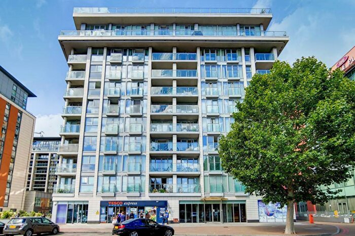 2 Bedroom Apartment To Rent In The Oxygen Building, Royal Victoria Docks, Excel, Canary Wharf, London, E16