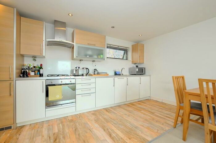 2 Bedroom Flat For Sale In Green Lanes, London, N4