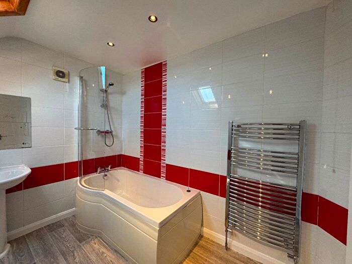2 Bedroom Flat To Rent In Commercial Street, Tredegar, NP22