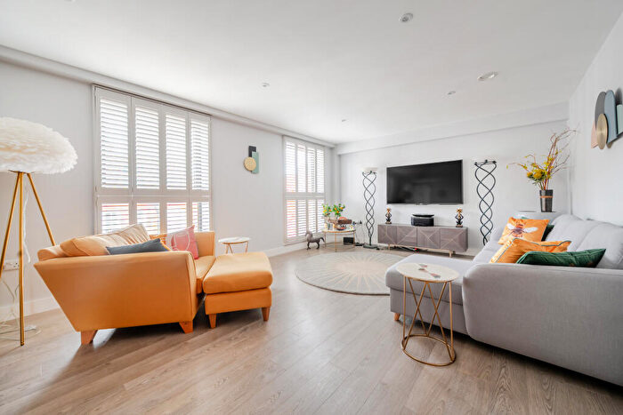 3 Bedroom Flat For Sale In Southgate Street, Winchester, SO23