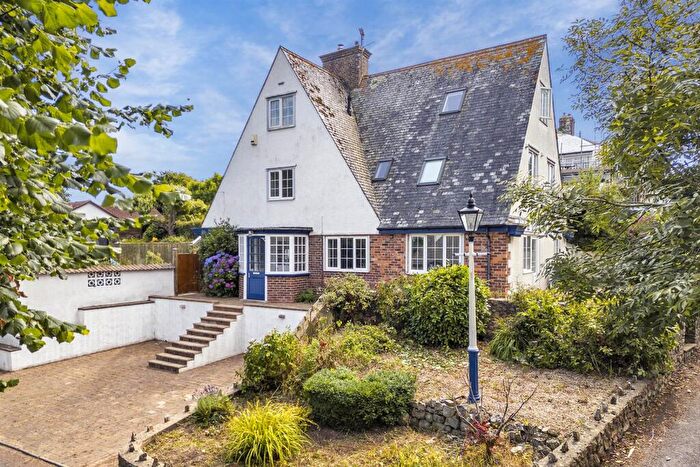 6 Bedroom Detached House For Sale In Fremington Road, Seaton, EX12