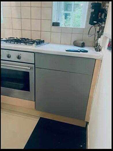 2 Bedroom Flat To Rent In Elder Gardens, London, SE27