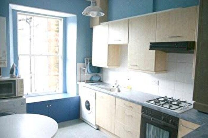 3 Bedroom Flat To Rent In Clerk Street, Edinburgh, EH8