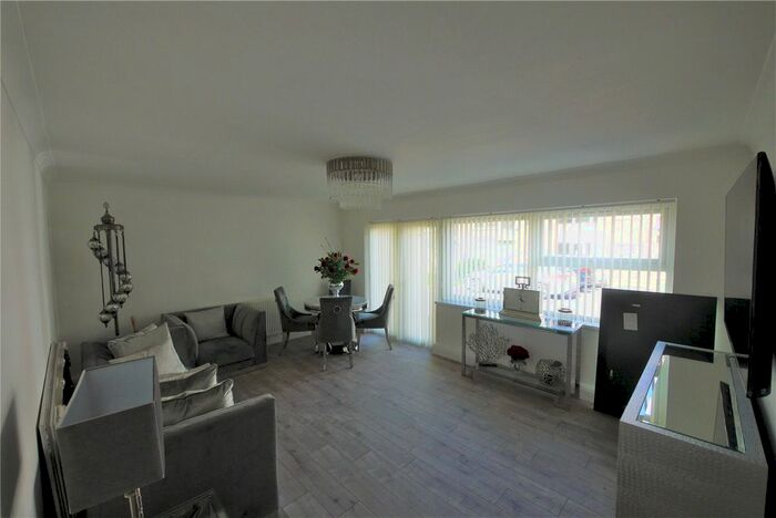 2 Bedroom Flat To Rent In Ardleigh Court, Hutton Road, Shenfield, CM15