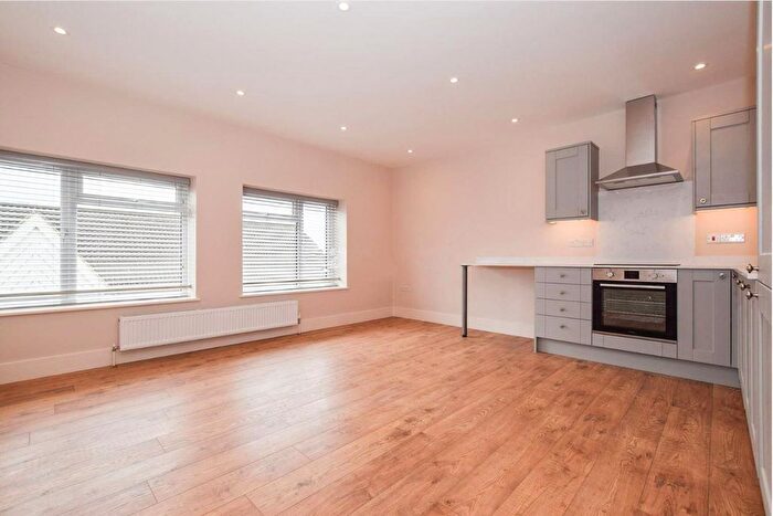 1 Bedroom Flat To Rent In New Road, Watford, WD17