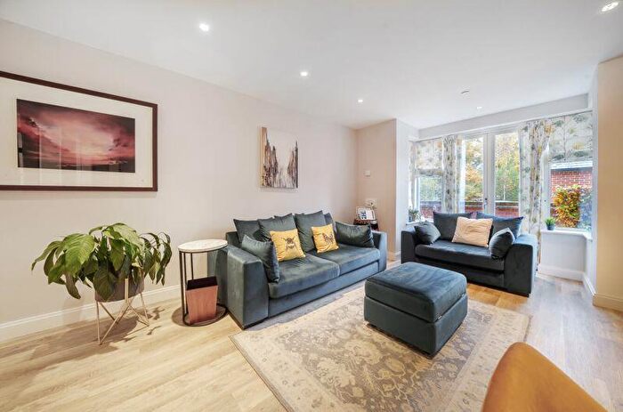 1 Bedroom Apartment For Sale In Hampshire Lakes, Oakleigh Square, Yateley Retirement Property, GU46
