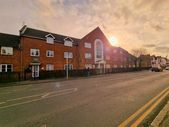 1 Bedroom Apartment To Rent In Kennett Court, Whippendell Road Watford, WD18