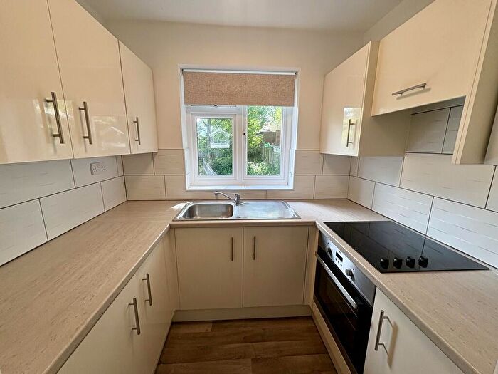 2 Bedroom Maisonette To Rent In Vale Drive, Southampton, SO18