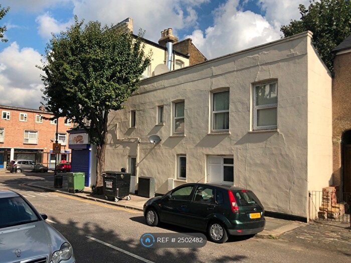 1 Bedroom Flat To Rent In Baker Street, Enfield, EN1