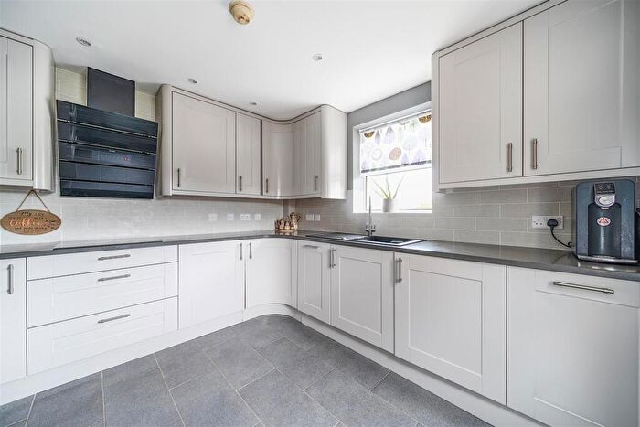 2 Bedroom Apartment For Sale In Queensgate, Maidstone, ME16