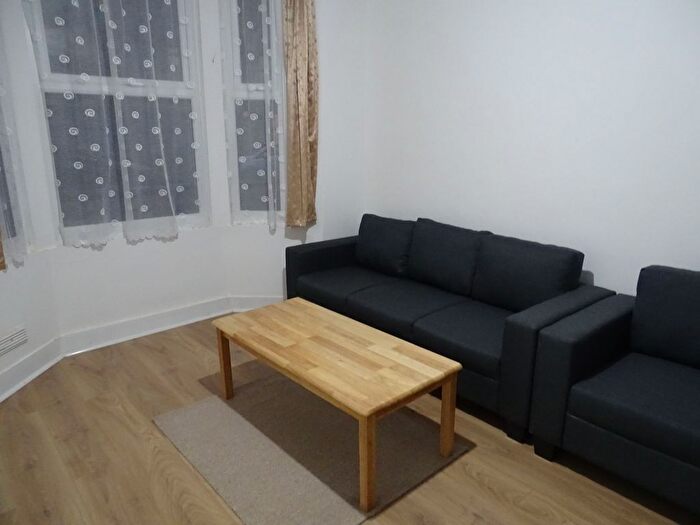 3 Bedroom Semi Detached House To Rent In Waltham Road, Southall, UB2