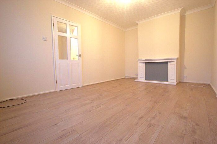 3 Bedroom House To Rent In Bedroom House - Mottisfont Road, SE2
