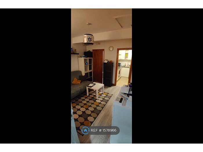 2 Bedroom Flat To Rent In Oakfield Garden, London, UB6