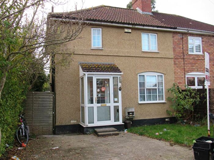 4 Bedroom Semi-Detached House To Rent In Buxton Walk, Horfield, Bristol, BS7