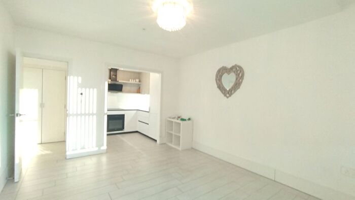 2 Bedroom Flat To Rent In West Gate, Ealing, W5