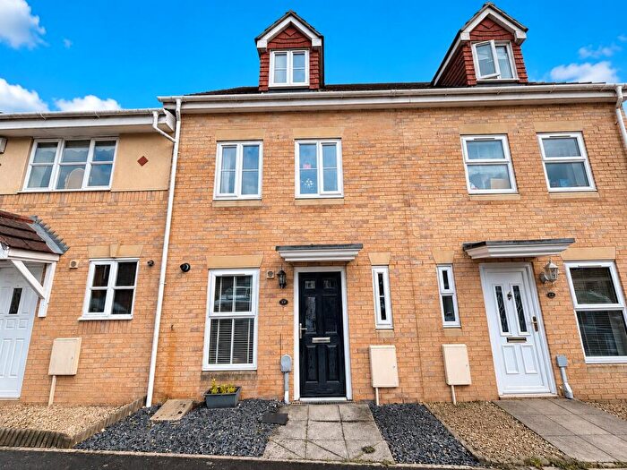 3 Bedroom Semi-Detached House For Sale In Ermine Street, Yeovil, BA21