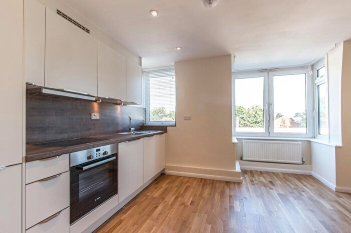 Flat To Rent In Bertha Neubergh House Denmark Road, SE5