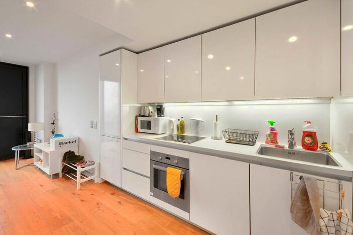 1 Bedroom Flat To Rent In Walworth Road, Elephant And Castle, London, SE1