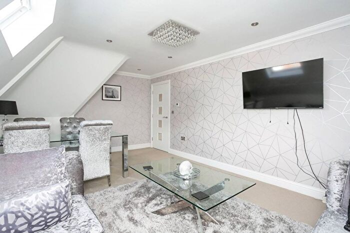 3 Bedroom Flat To Rent In Hempstead Road, Watford, Watford, WD17