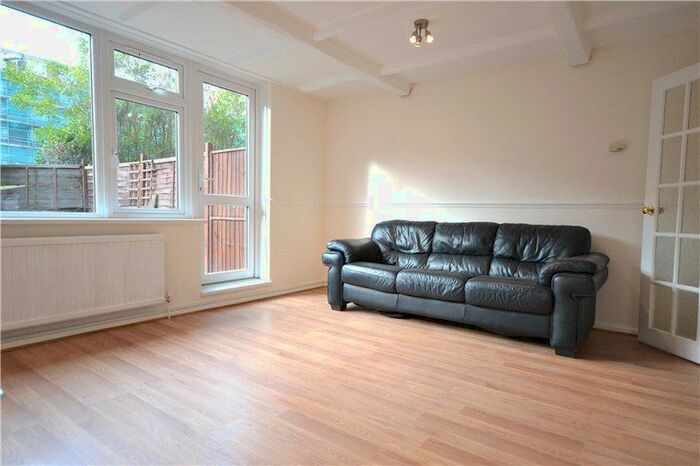 3 Bedroom Maisonette To Rent In Marden Square, Bermondsey, London, SE16