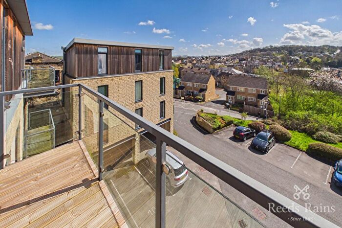 2 Bedroom Apartment To Rent In Church Street, Moldgreen, Huddersfield, West Yorkshire, HD5