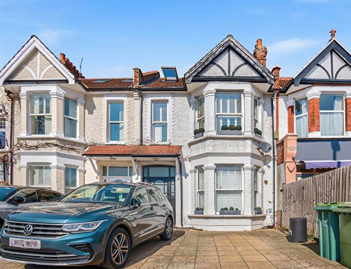 3 Bedroom Flat For Sale In Upper Richmond Road West, East Sheen, SW14